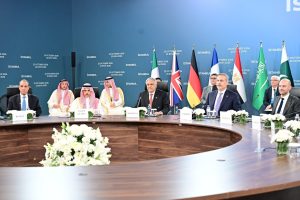 د تركيه، پاكستان ، مصر او سعودي عربستان (آر -4) خارجه وزيرانو سره د فرانس ، المان ، اټاليا او برتاينې خارجه وزيرانو استنبول كښې ملاقات وكړو