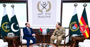 فيلډ مارشل سيد عاصم منير سره د بيلاروس د امنيتي كونسل سټيټ سېكرټري ليفټيننټ جنرل اليګزينډر ولوليوچ په مشرۍ كښې د پلاوي ملاقات